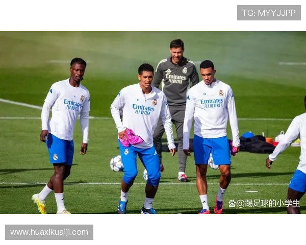 关系真好,贝林厄姆为阿诺德准备了生日惊喜,躲在海报后吓他